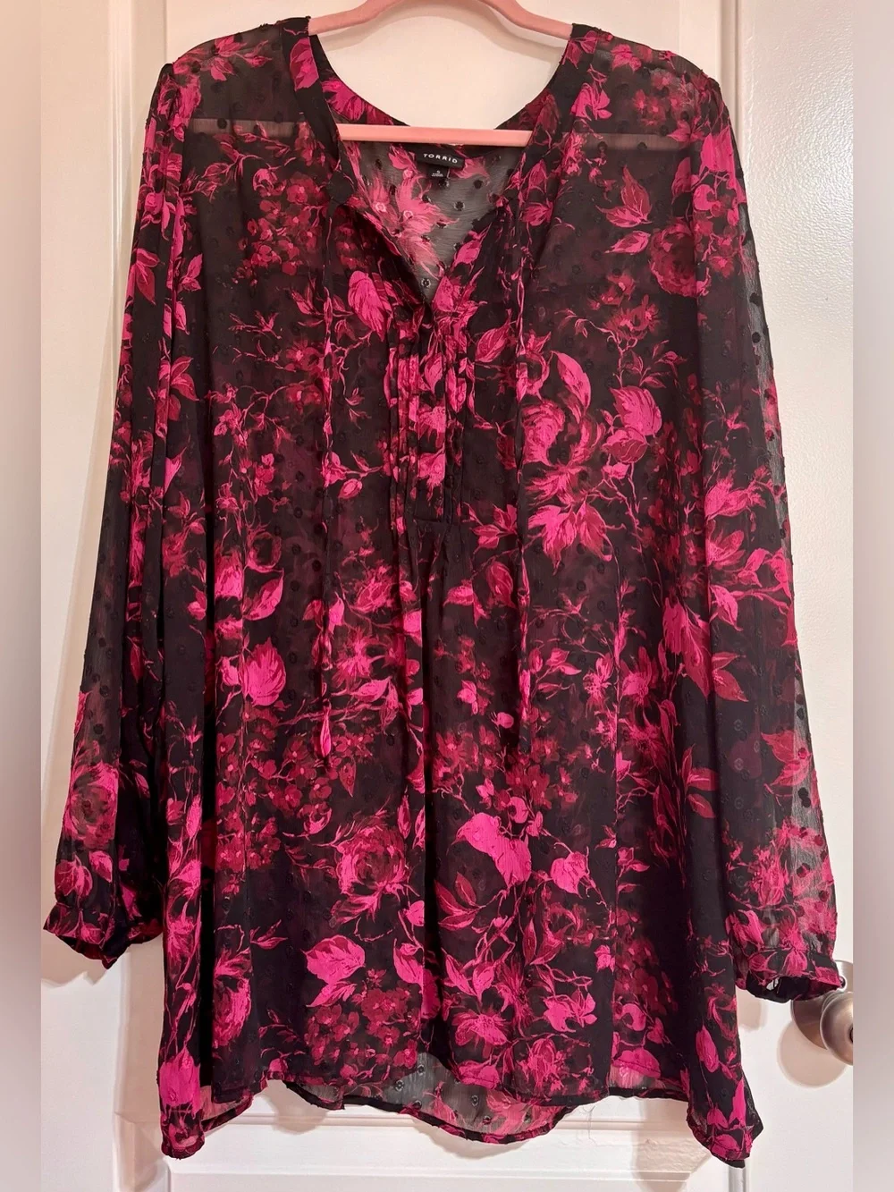 🖤 Torrid Pink and Black Floral Clip Dot Top